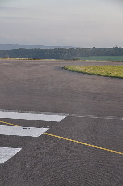 File:Bristol International Airport , Taxiway - geograph.org.uk - 4155531.jpg