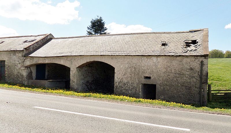 File:Brownhill Inn, Closeburn - view of the cart sheds.jpg