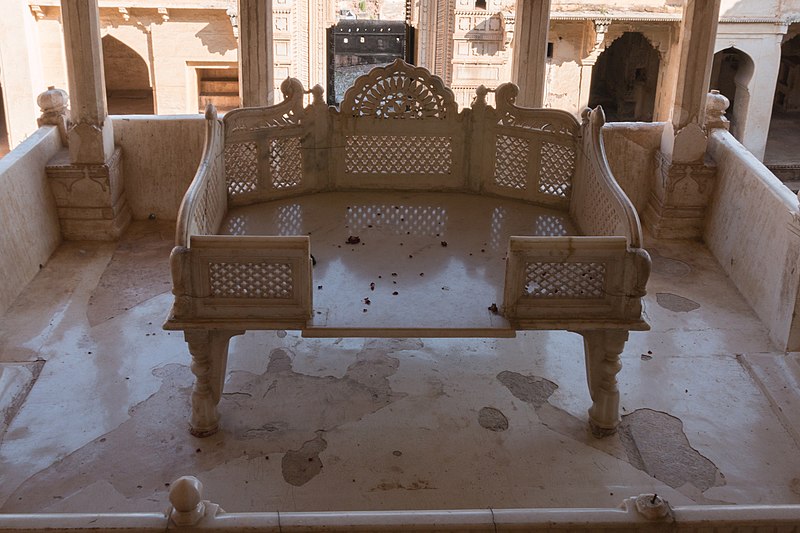 File:Bundi-Garh Palace-Diwan I Am-Ratan doulat-20131015.jpg