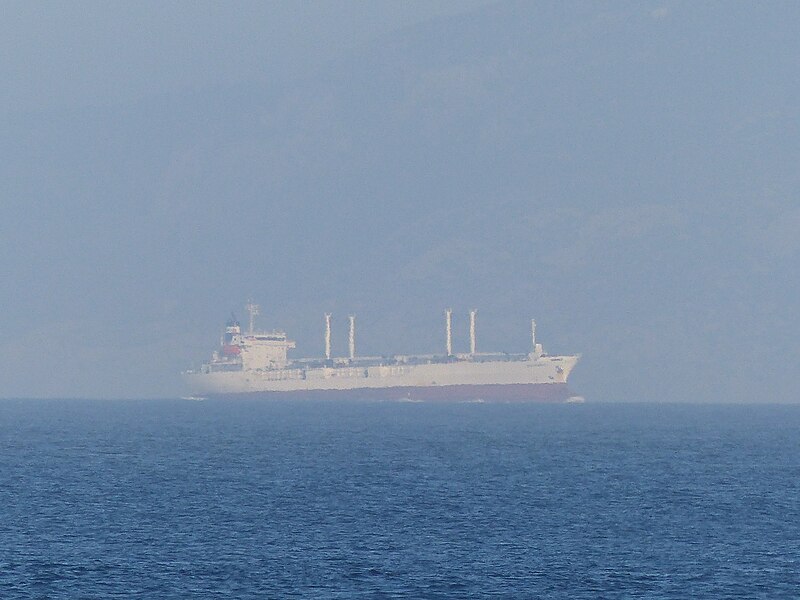 File:Buque y bruma, Estrecho de Gibraltar desde Tarifa, España, 2015.JPG