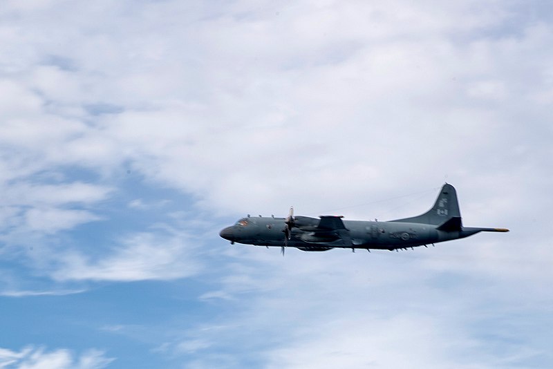 File:Canadian Armed Forces fly by.jpg