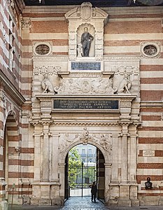 The Renaissance portal in the courtyard (16th and 17th c.).