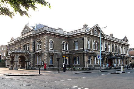 Chiswick Town Hall, designed by A. Ramsden, 1901[19]