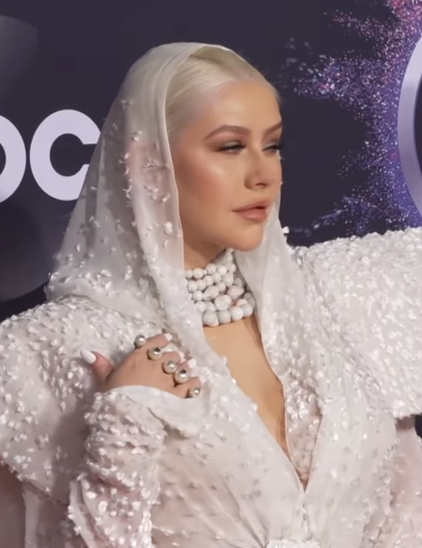 File:Christina Aguilera AMAs 2019.png