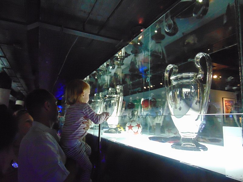 File:Col·leccions del Museu del FC Barcelona 23.jpg