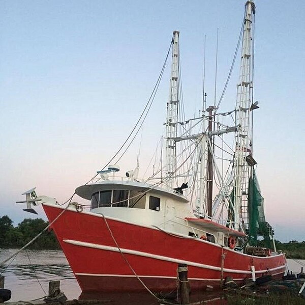 File:Commercial Fishing Boats at Overstockboats.jpg - Wikimedia Commons