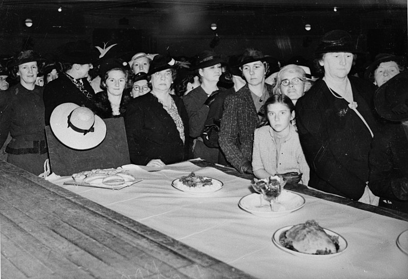 File:Cooking demonstration at Brisbane City Hall in 1939 (27359006523).jpg