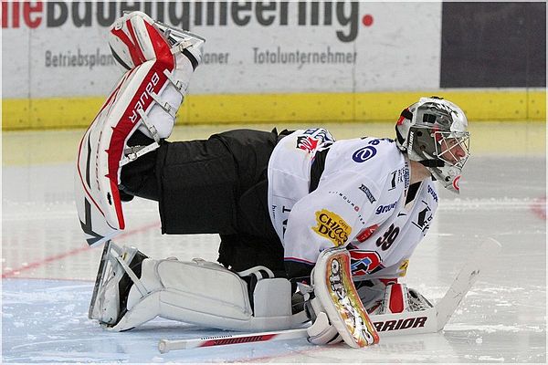 Huet with Fribourg-Gottéron in November 2010