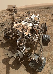 NASA'nın Mars'a gönderdiği keşif aracı Curiosity'nin, Mars'taki Aeolis Mons eteklerinde kendisini çektiği fotoğrafı (6 Ekim 2015).