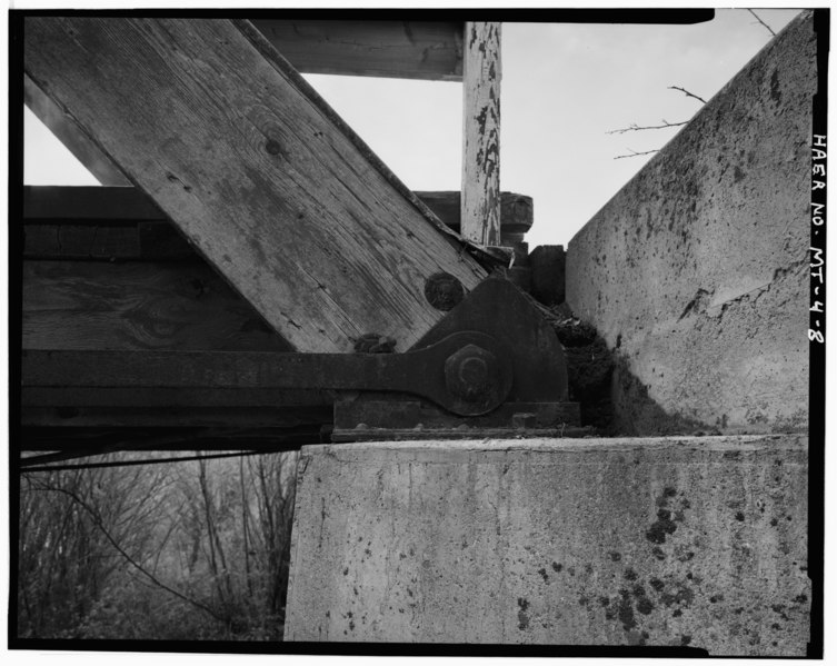 File:DETAIL VIEW OF BOTTOM CHORD BRIDGE SEAT AT ABUTMENT - Milk River Bridge at Coberg, Spanning Milk River, Coburg, Blaine County, MT HAER MONT,3-COBU,1-8.tif