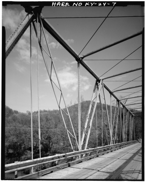 File:DETAIL VIEW OF INTERMEDIATE MEMBERS, LOOKING FROM THE SOUTHWEST - Kentucky Route 2014 Bridge, Spanning Cumberland River on Kentucky Route 2014, Pineville, Bell County, KY HAER KY,7-PINVI,2-7.tif