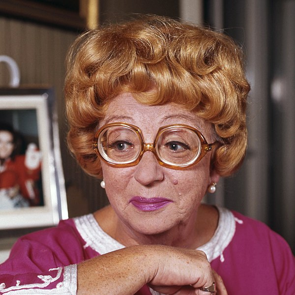 File:Dame Thora Hird 3 Allan Warren (cropped).jpg