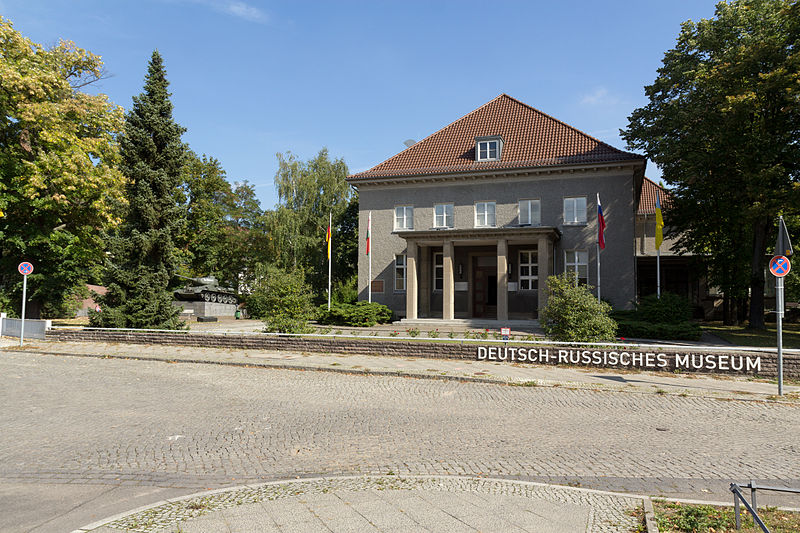 File:Das Museumsgebäude im ehemaligen Offizierskasino.jpg