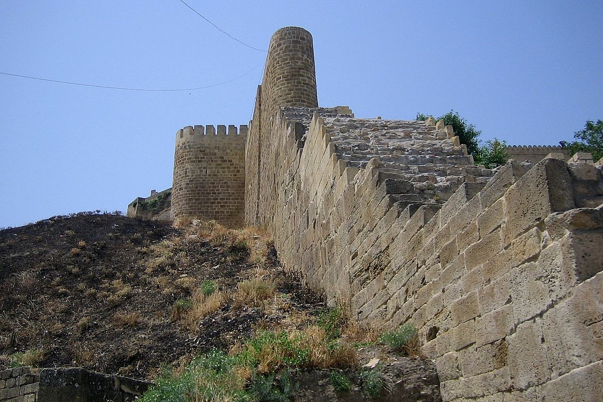 1200px-Derbent.Naryn_Kala_Citadel.134.Southern_City_Wall.JPG