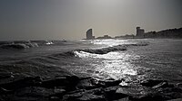 El dia després del temporal Glòria les destrosses eren notables i el mar s'havia endut bona part de la platja, però feia bon temps i les onades eren espectaculars.