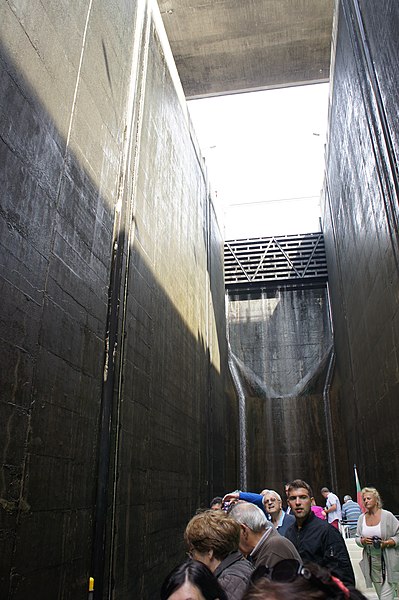 File:Douro Boat trip (21495569153).jpg