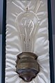 Ampoule originale de Thomas Edison avec filament en Bambou, vers 1880, Musée des lettres et manuscrits, Paris.