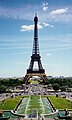 Français : La Tour Eiffel vu depuis le Trocadéro, juillet 2001 English: The Eiffel Tower from Place du Trocadéro, July 2001