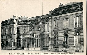 La mairie, ancien château du roi-consort d'Espagne.