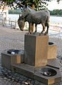 Den Eseln, die den Quarz und dann die Touristen getragen haben, hat man am Rhein ein Denkmal gebaut.