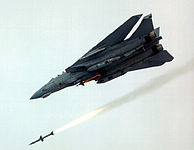 AIM-7を発射するF-14