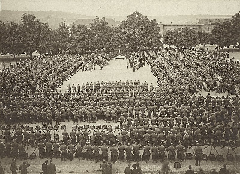 File:Feldgottesdienst Fuesilier-Regiment Nr 122 Heilbronn 1914-08 StadtA-HN-F001F-5102.jpg