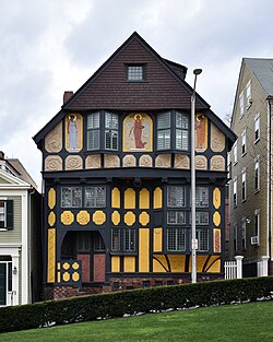 Fleur-de-lys Studios from the yard of the First Baptist Church (cropped).jpg