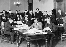 Senate Elections Committee engaged in the counting of the Ford-Newberry vote. Tellers in the foreground of the picture are Senators Walter E. Edge and Selden P. Spencer. FordNewberyVoteCommittee 1921.jpg