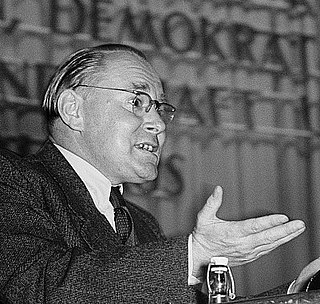 <span class="mw-page-title-main">Fred Oelßner</span> German politician (1903–1977)