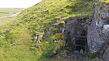 Špilja Fox Hole na brdu High Wheeldon.jpg