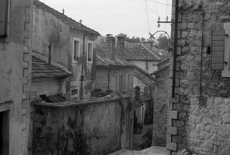 File:Fragment Starego Miasta - Jugosławia - 003312n.jpg