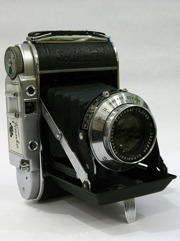 File:Franka Solida III folding camera with Schneider-Kreuznach 