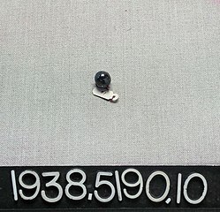 Garnet Circular Bead, Yale University Art Gallery, inv. 1938.5190.10