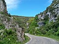 Straße über den Col de Murs bei Venasques
