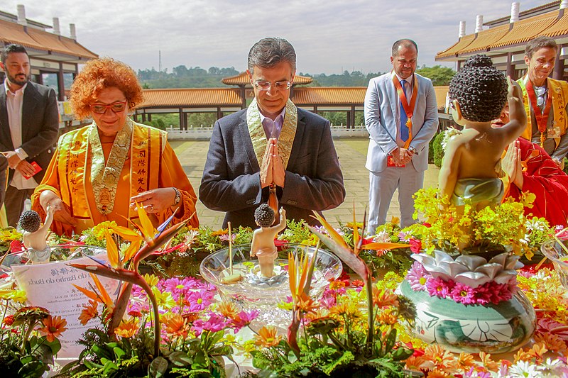 File:Governador Rodrigo Garcia participa de cerimônia de Aniversário do Buda Shakyamuni (52074296612).jpg