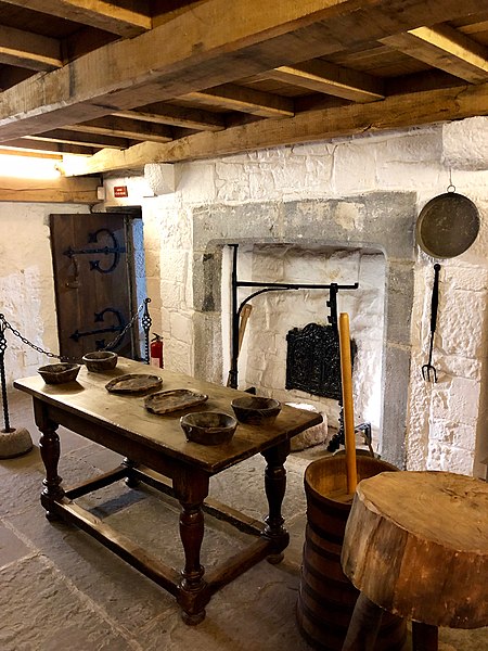 File:Great Hall Kitchen, Rock of Cashel, Caiseal, Éire (45867618134).jpg