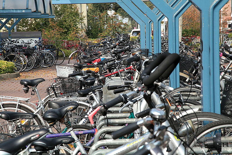 File:Greven - Biederlackstraße - Fahrradparkplatz 07 ies.jpg