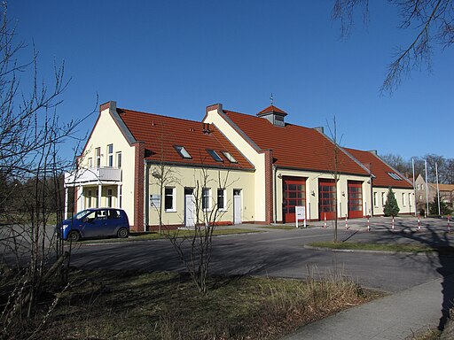 Groß Machnow Feuerwehrhaus und Bibliothek
