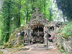 La grotte mariale de Saint-Paul-en-Chablais.