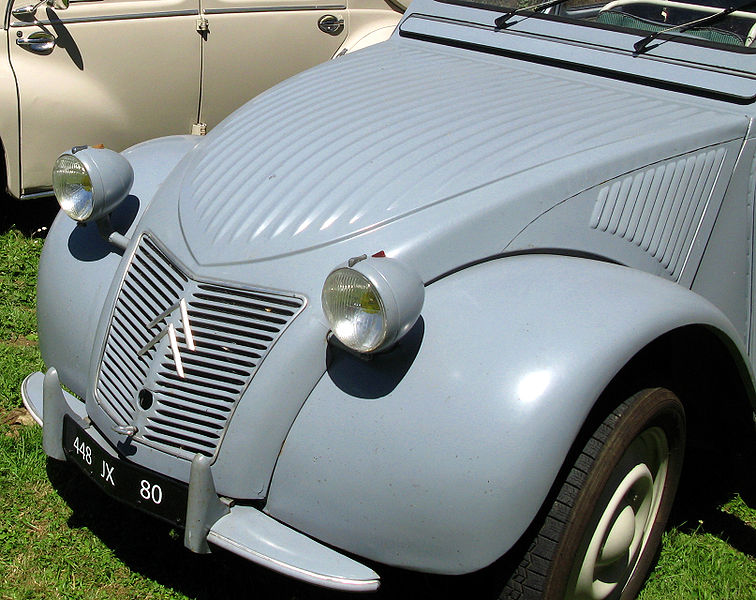 File:Grouches-Luchuel (18 juillet 2010) Citroën 2 CV 004.jpg