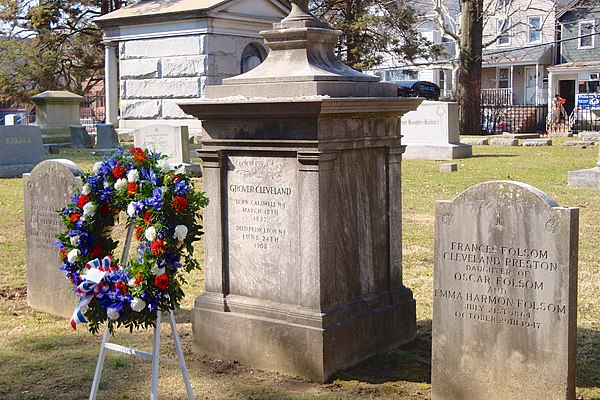 Graves of Grover Cleveland (center), his wife Frances Folsom Cleveland Preston (right), and daughter Ruth Cleveland (left)