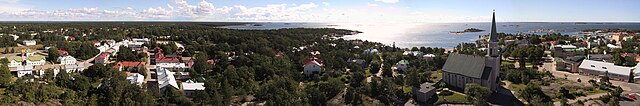 A scrollable panorama shot from the water tower shows the typical small-town architecture, with mostly wooden buildings. Some of the archipelago is al
