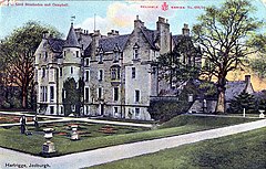 Hartrigge House mit Jungs, die Rasen mähen - Reiable Postkarten waren für WR amp; S Ltd, Edinburgh.jpg