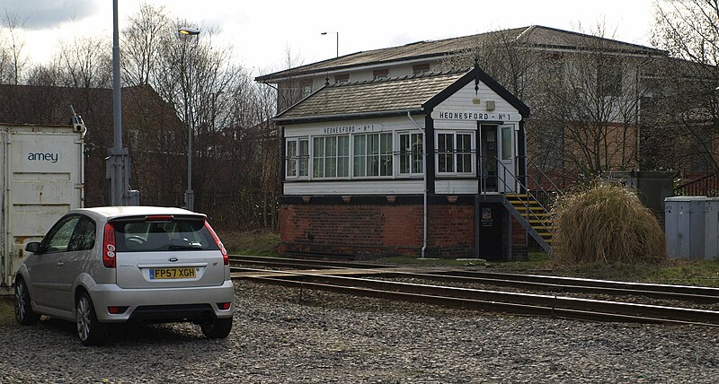 File:Hednesford No.1 Signalbox - geograph.org.uk - 1775799.jpg