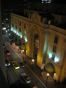 Heinz Hall la nuit.jpg