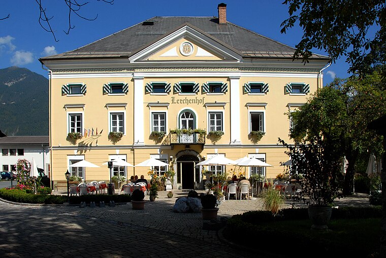 Schloss Lerchenhof