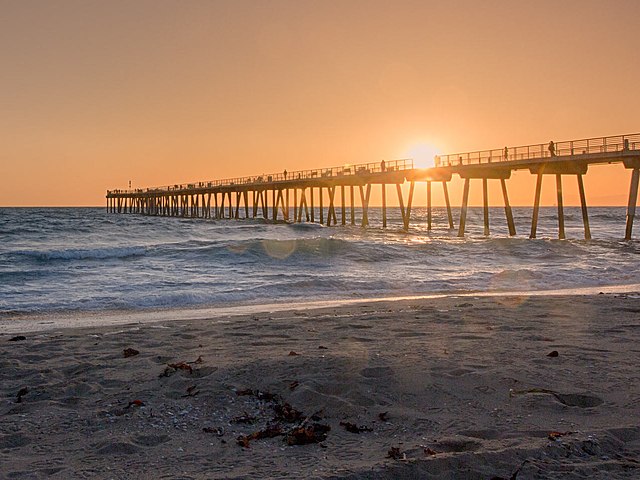 Image: Hermosa Beach Pier I (262176665) (cropped)