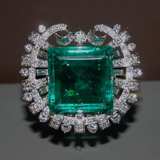 Emerald brooches shop