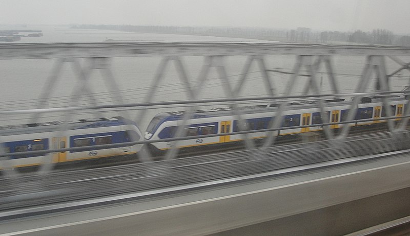 File:IJzel op de Moerdijkbrug (8542131694).jpg