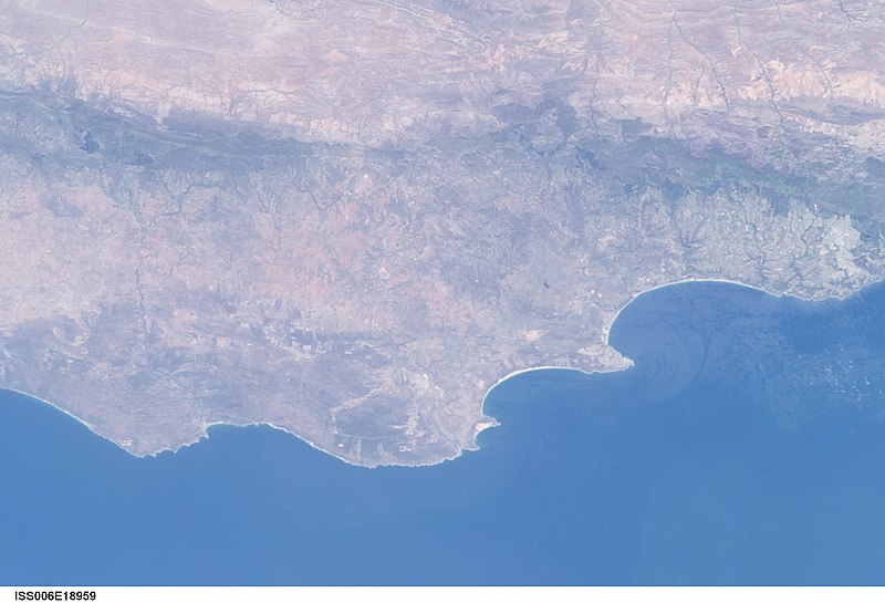 File:ISS006-E-18959 - View of South Africa.jpg